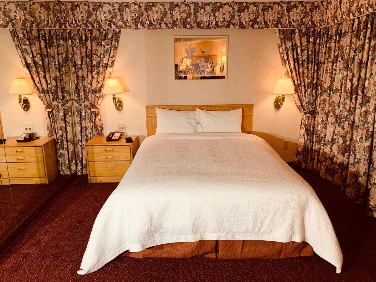 Coliseum Inn & Suites - Garden City Long Island East Meadow Exteriér fotografie